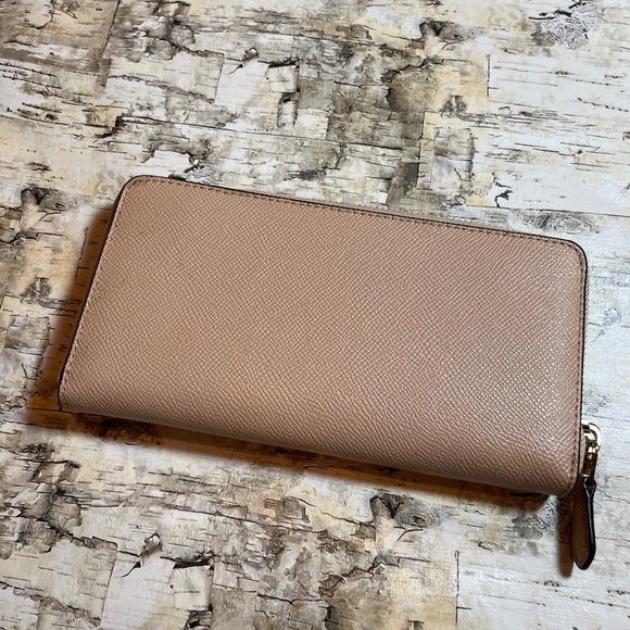 Coach wallet - like new! - Picture 4 of 7